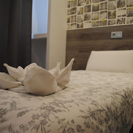 Hostal Abril Madrid Exterior foto