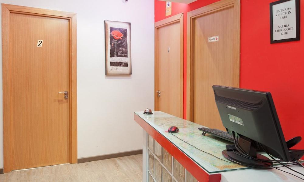 Hostal Abril Madrid Exterior foto