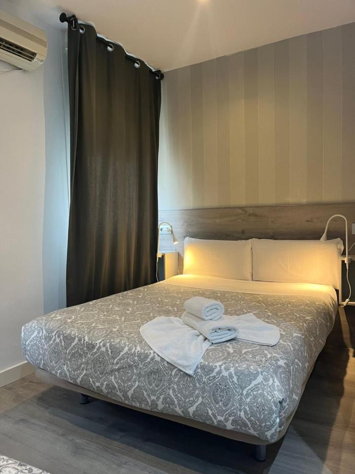Hostal Abril Madrid Exterior foto