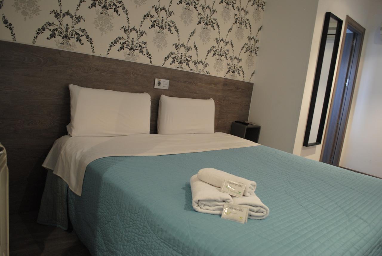 Hostal Abril Madrid Exterior foto