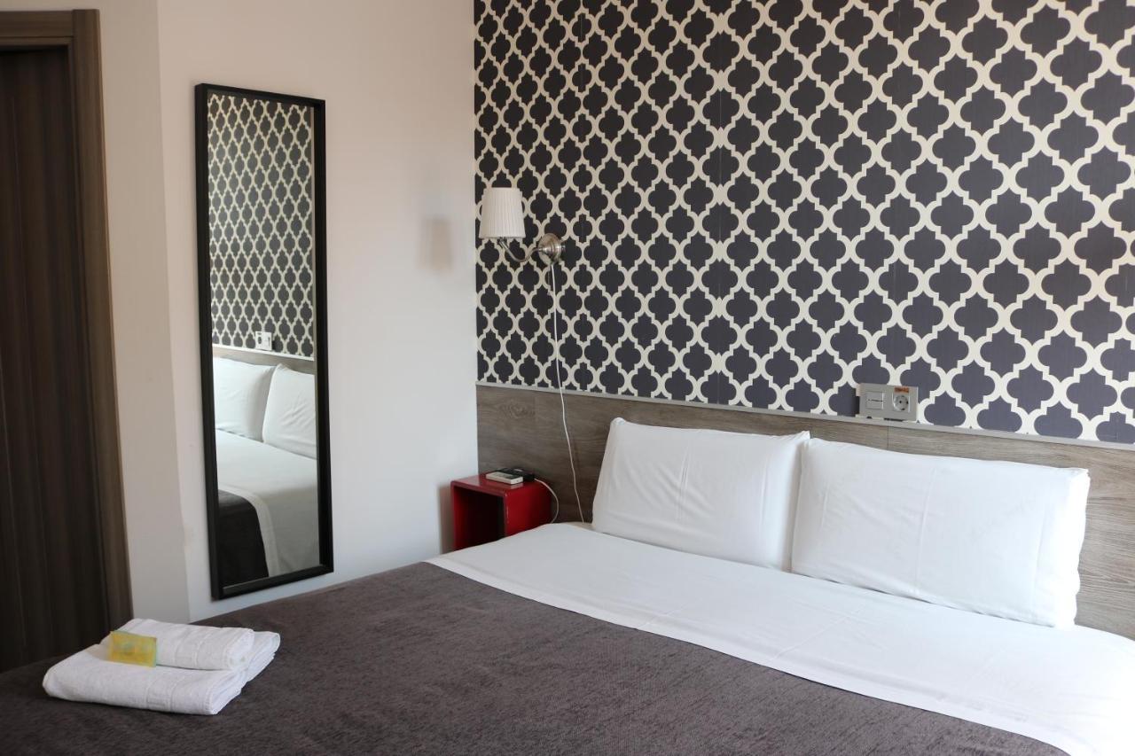Hostal Abril Madrid Exterior foto